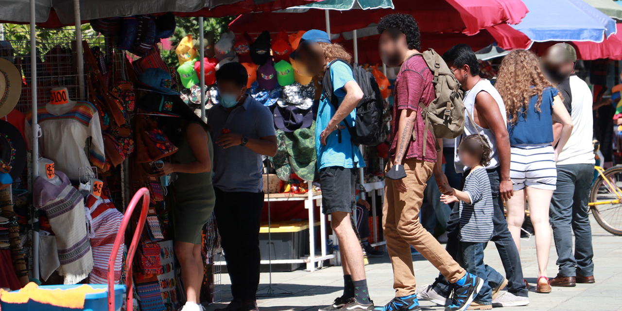Comercio informal ocupa espacios públicos de Oaxaca