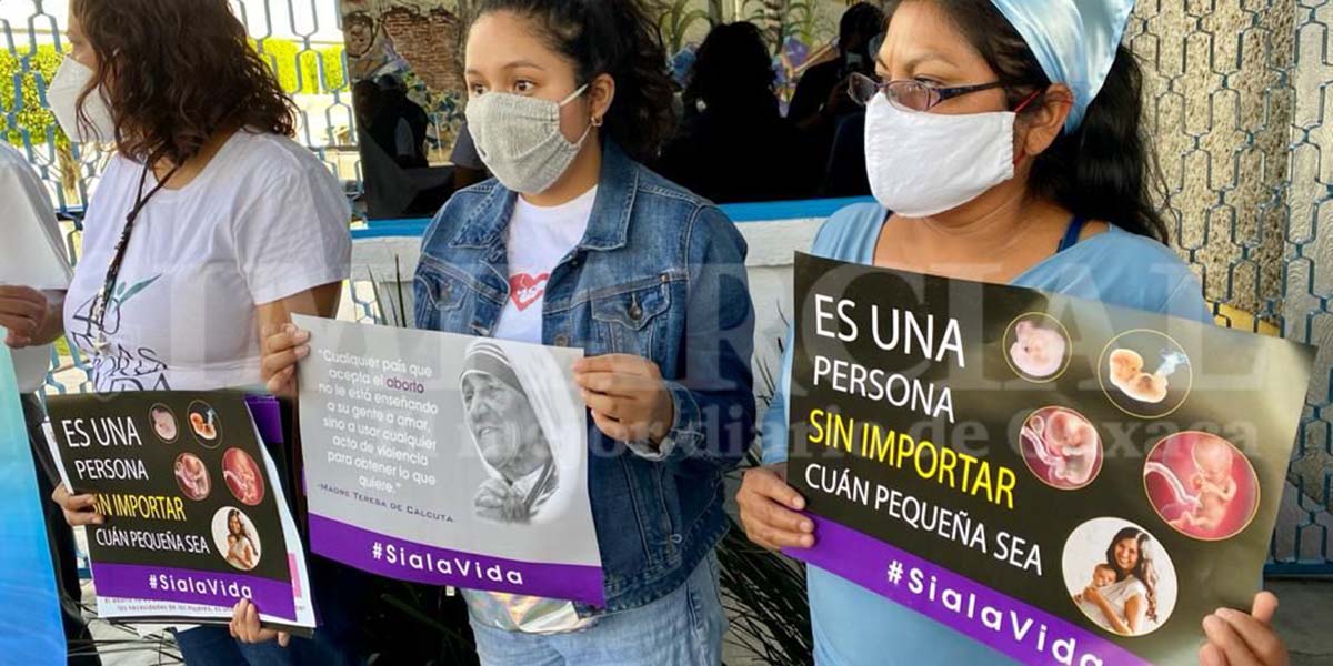 Grupos antiaborto protestan en Oaxaca