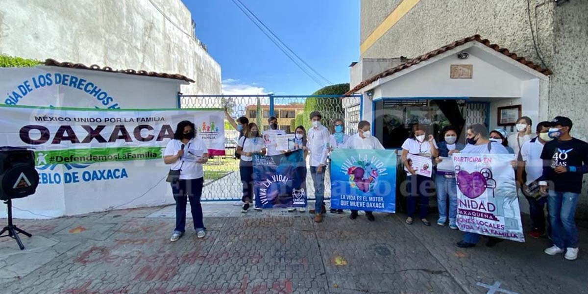Grupos antiaborto protestan en Oaxaca