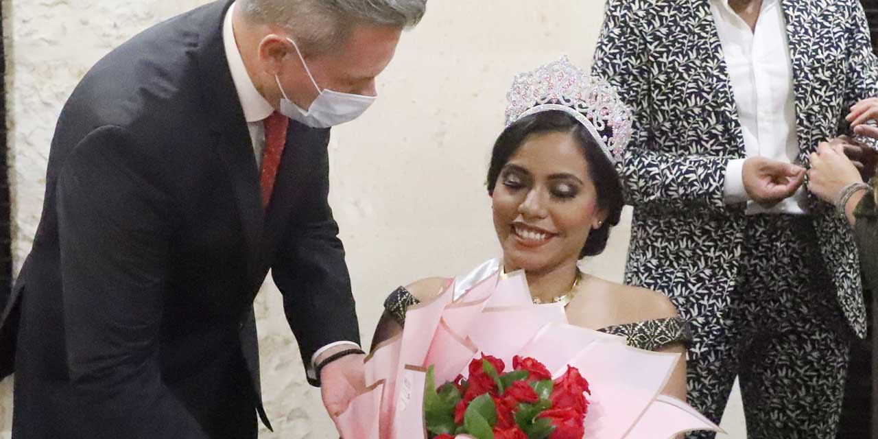 Coronan a Miss Wheelchair Oaxaca