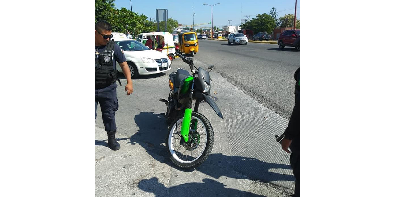 Detienen a un hombre con motocicleta robada en Juchitán