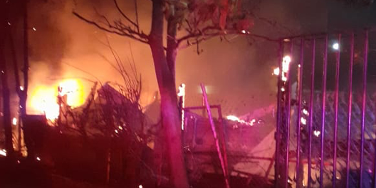Incendio amaga a vecinos de Juchitán