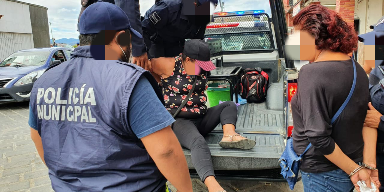 Detienen a dos mujeres por pagar con billetes falsos en Tehuantepec