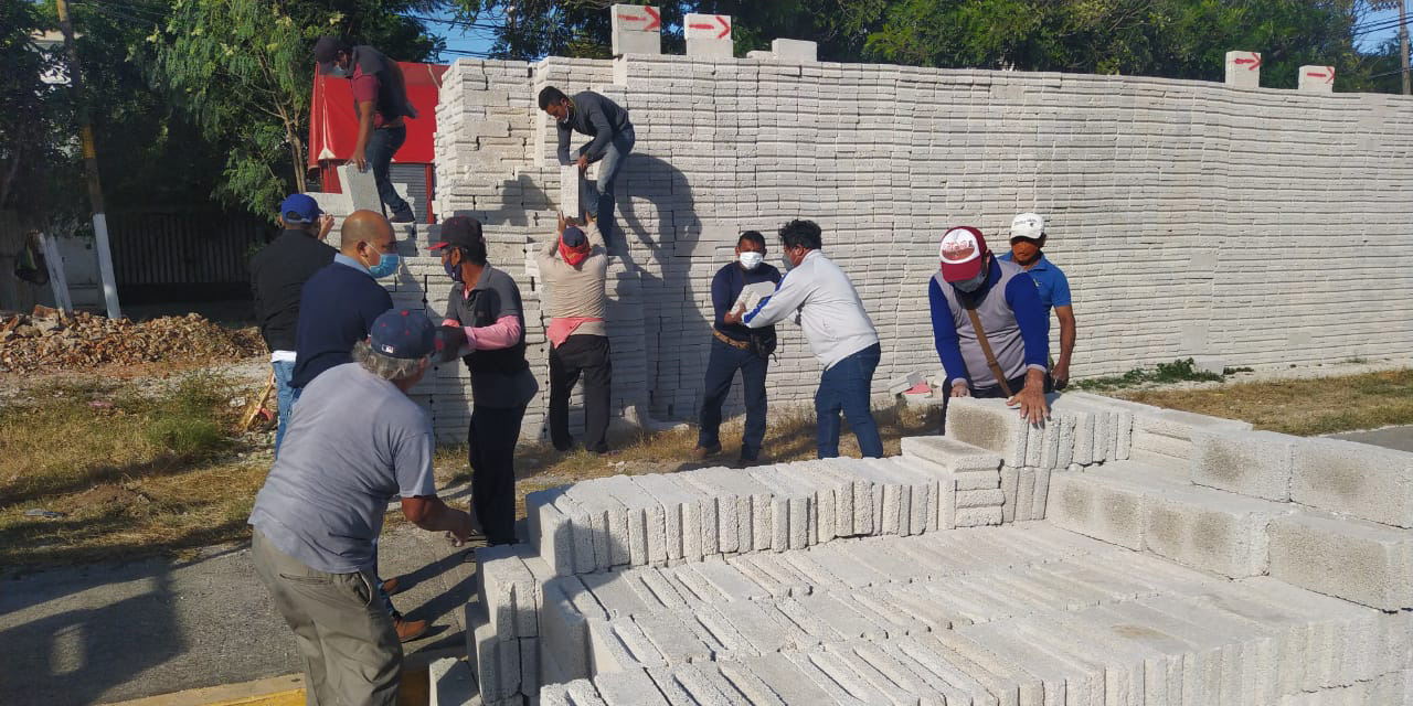 Desalojan a comerciante de blocks en Juchitán