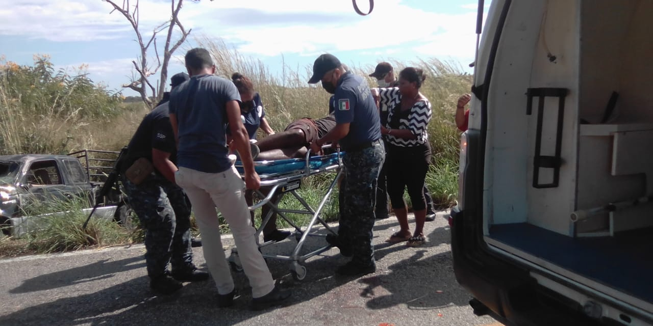 Accidente en Pinotepa Nacional deja cuatro heridos