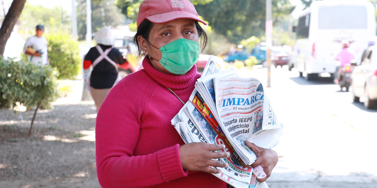 Viven entre malabares y hostigamiento policiaco en las calles de Oaxaca