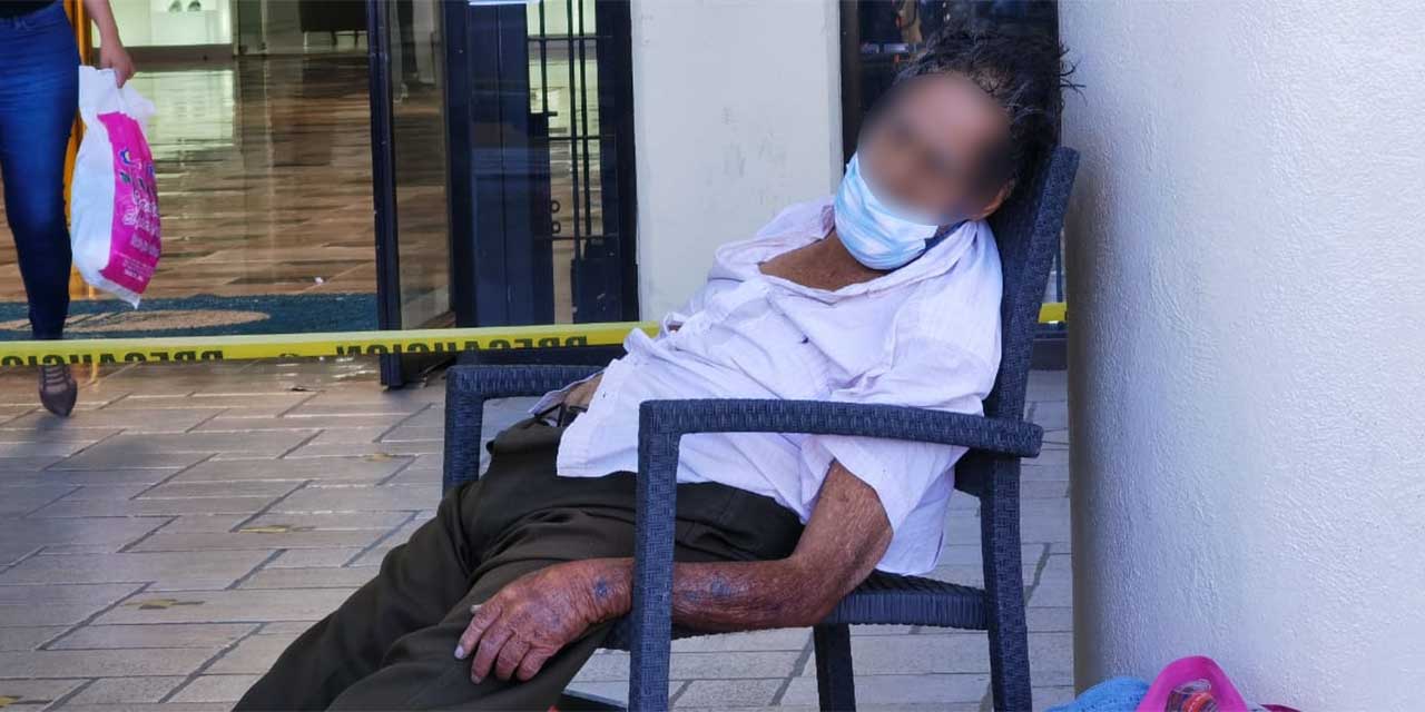 Adulto mayor muere súbitamente en centro comercial de Oaxaca