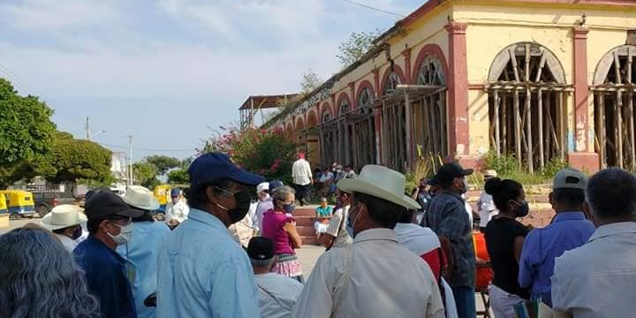 Gran concentración de adultos mayores en Juchitán pese a pandemia | El Imparcial de Oaxaca