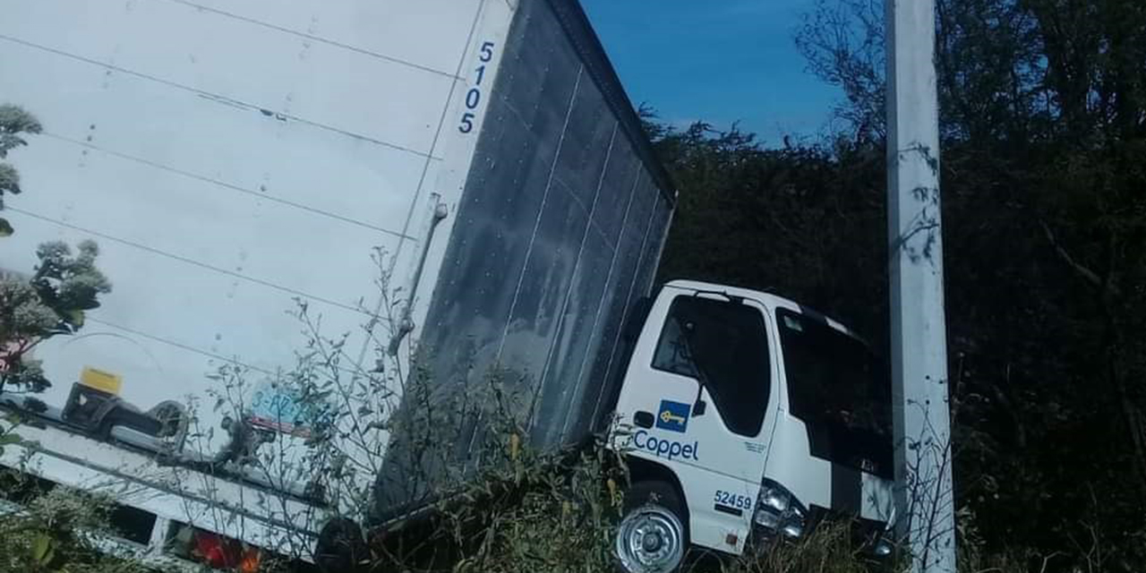 Camión sale de carretera en Salina Cruz | El Imparcial de Oaxaca