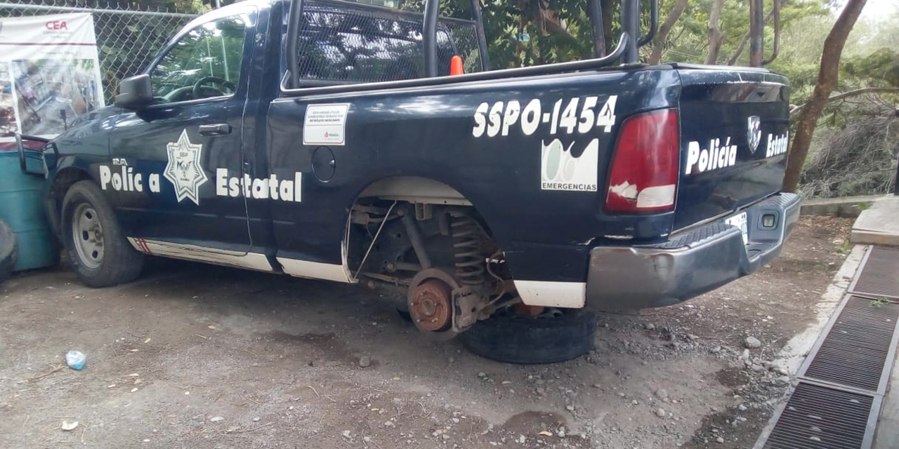 Unidades de policía abandonadas en en La Cañada | El Imparcial de Oaxaca