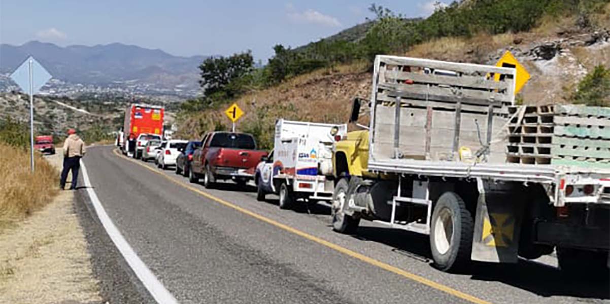 Reportan bloqueo en la 190, tramo Nochixtlán-Huajuapan
