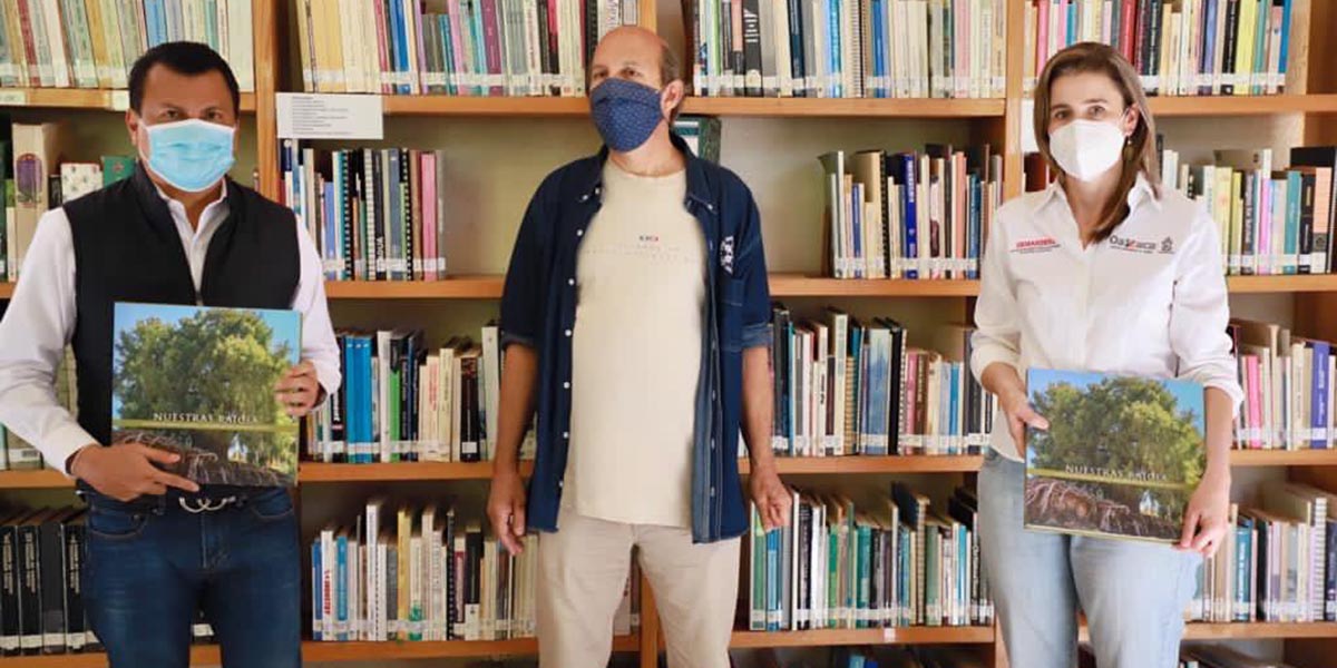 Entrega Samuel Gurrión el Libro “Nuestras Raíces” en bibliotecas de Oaxaca