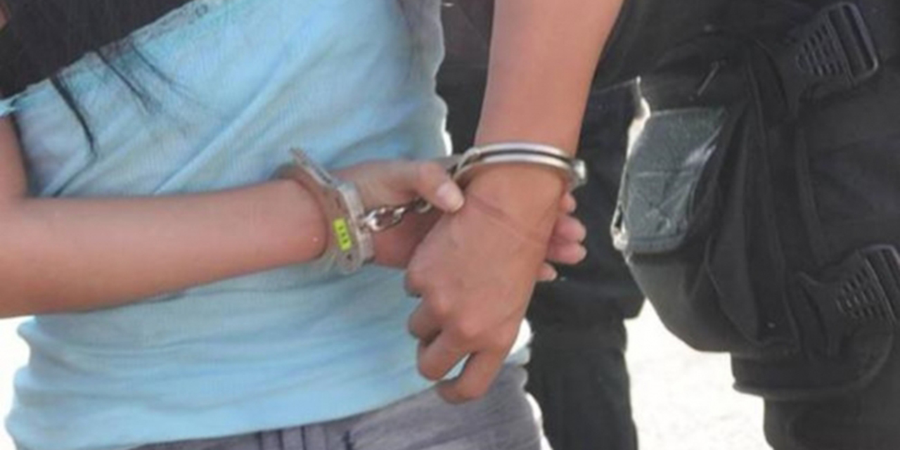 Fuerte choque deja una mujer lesionada en Tehuantepec