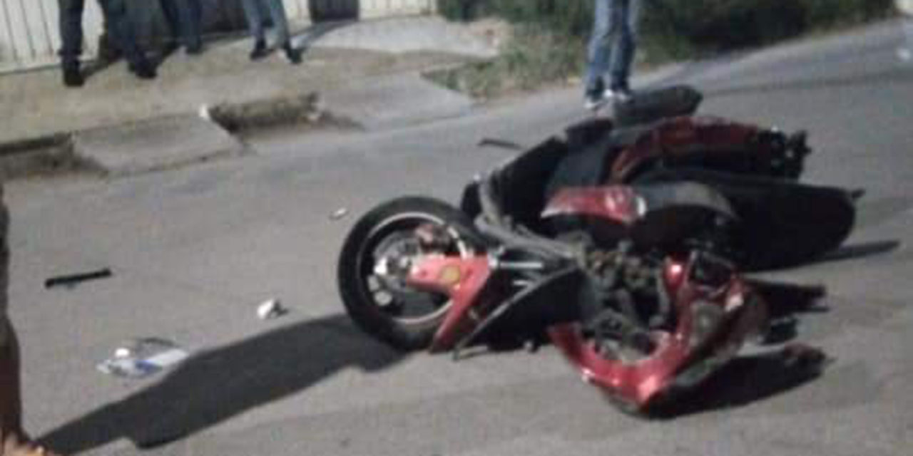 Motociclista derrapa y queda inconsciente en Cinco Señores