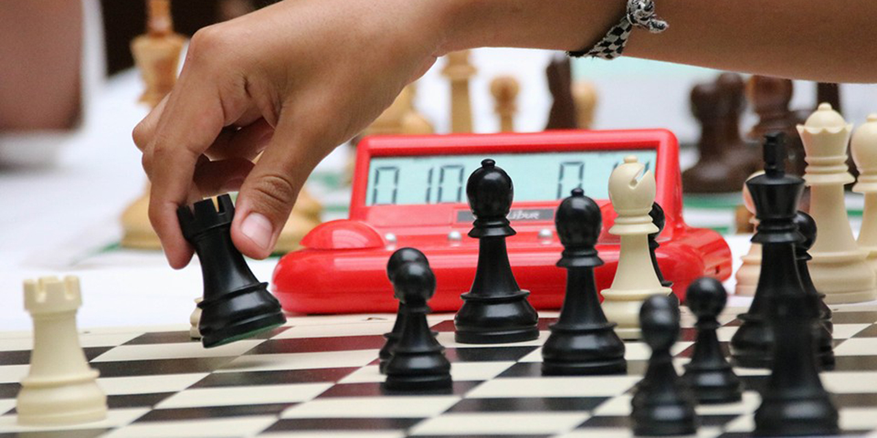 Estudiantes de la UABJO moverán sus piezas de ajedrez