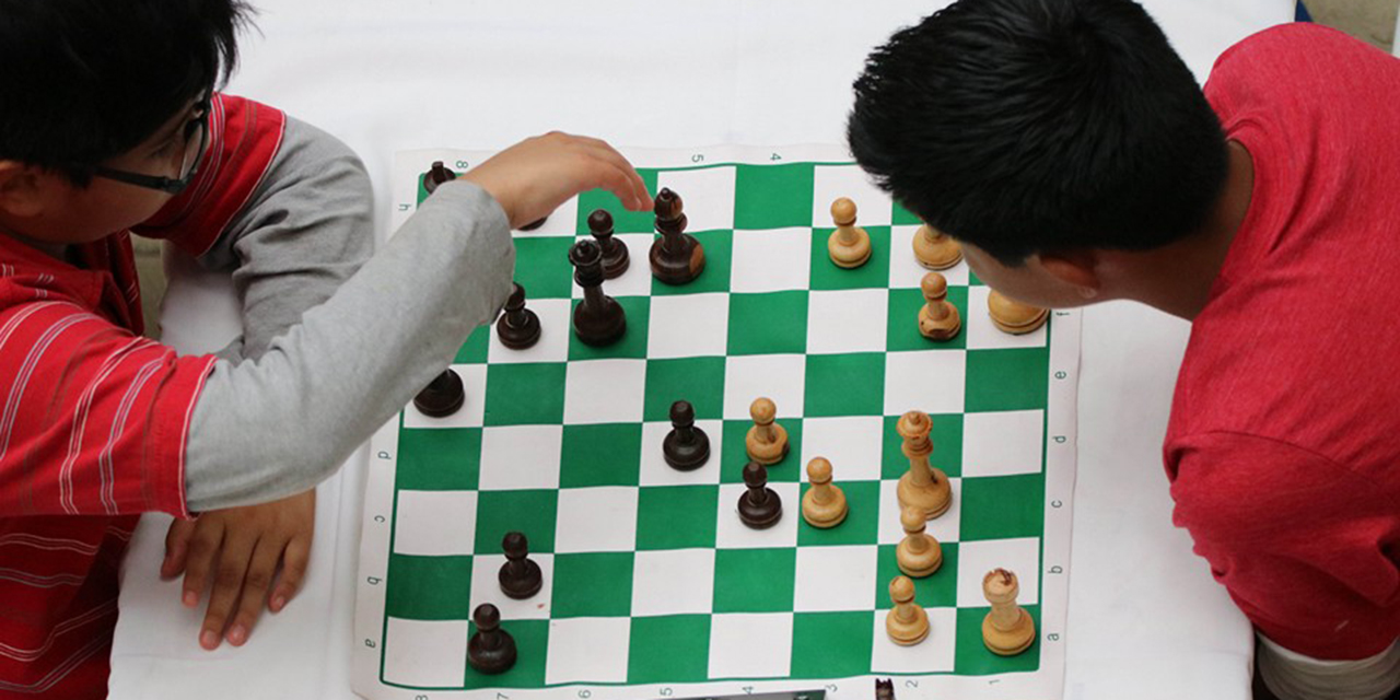 Estudiantes de la UABJO moverán sus piezas de ajedrez