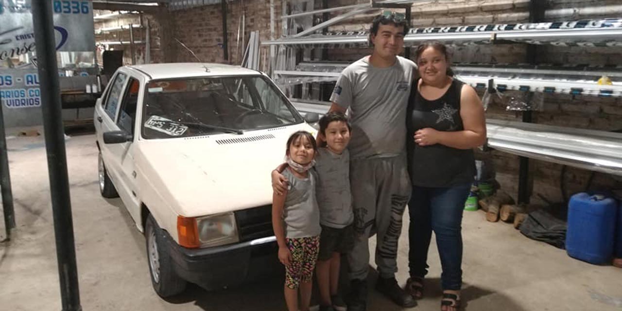 Jefe premia con un coche a su empleado “más leal”