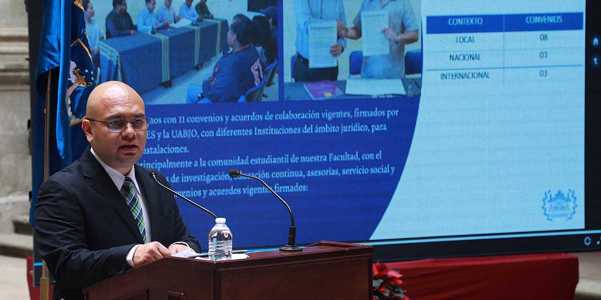 Carlos Perezcampos, Director de la FDCS-UABJO, rindió su primer informe