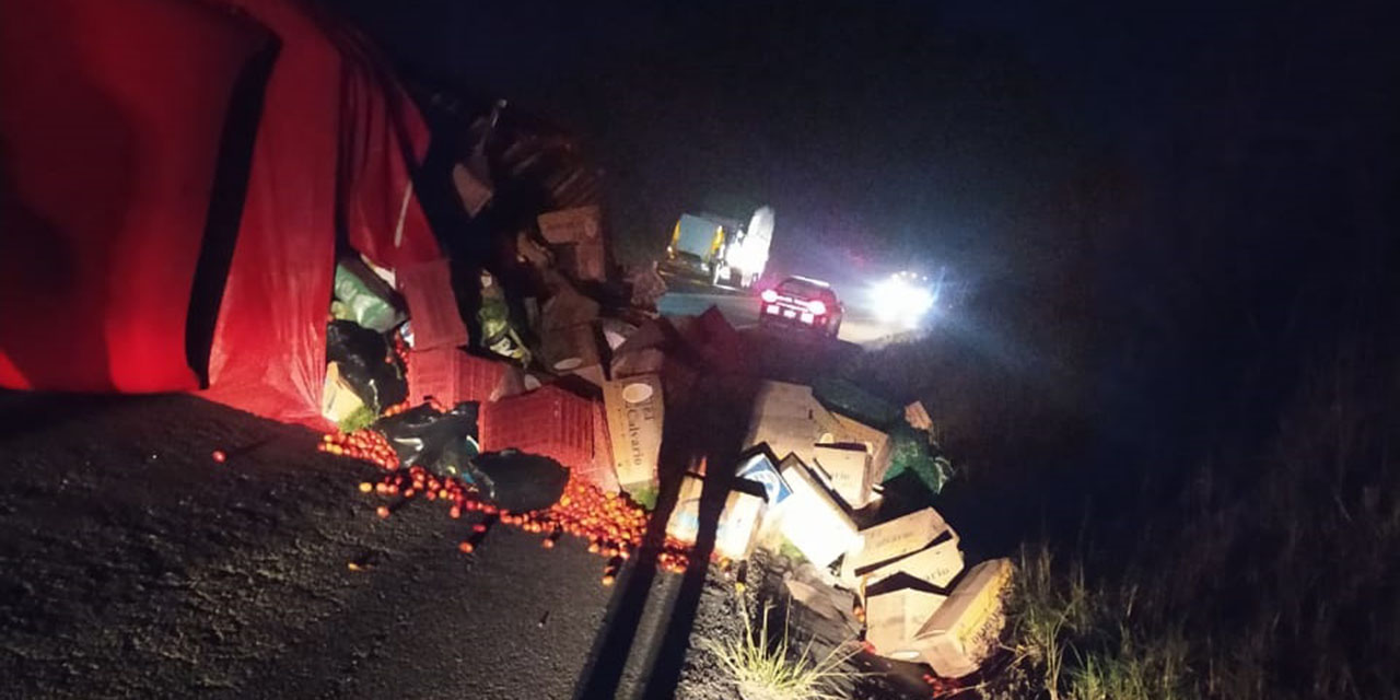 Vuelca tráiler en la carretera federal 185 | El Imparcial de Oaxaca