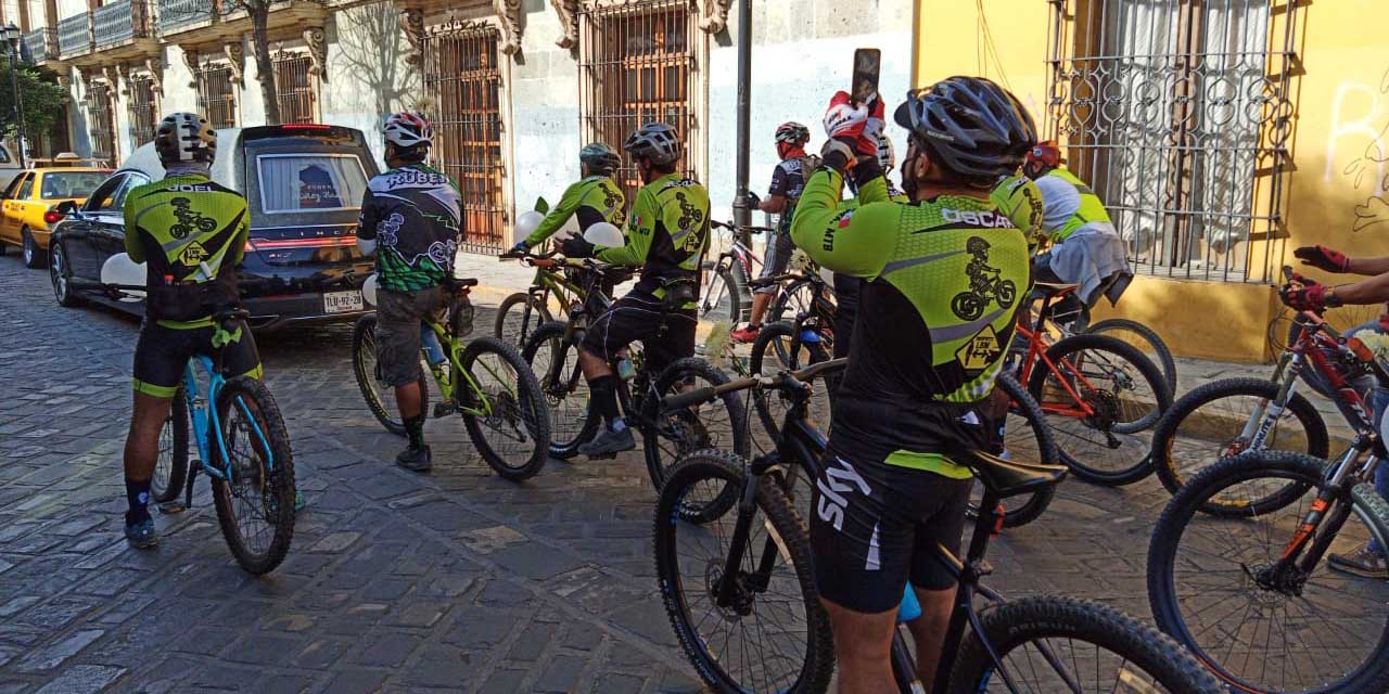 Despiden a ciclista con rodada fúnebre