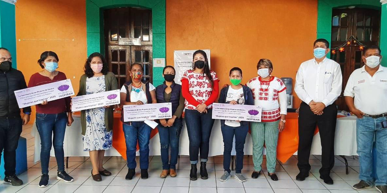 Entregan créditos a la palabra de la mujer en Teotitlán de Flores Magón | El Imparcial de Oaxaca