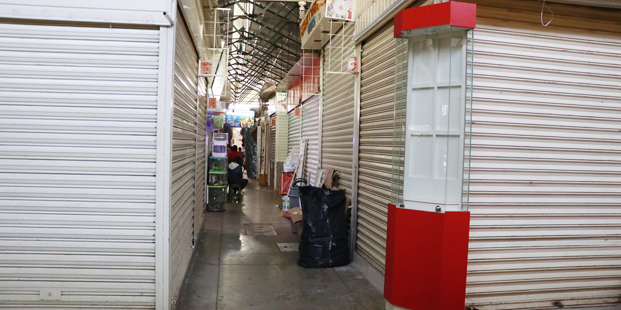 Limpieza de mercado a media jornada afecta a locatarios en Oaxaca