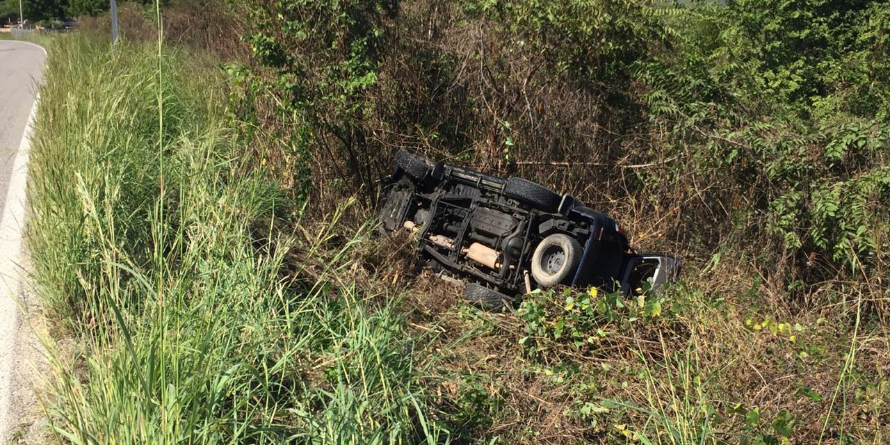 Se accidentan cerca de Pinotepa Nacional