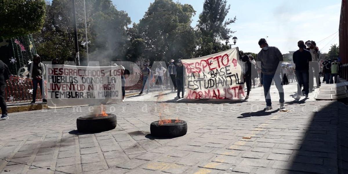 Estudiantes normalistas protestan en Huajuapan de León | El Imparcial de Oaxaca