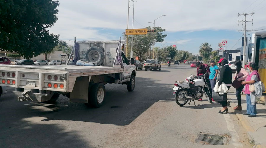 Se estampa contra camioneta | El Imparcial de Oaxaca