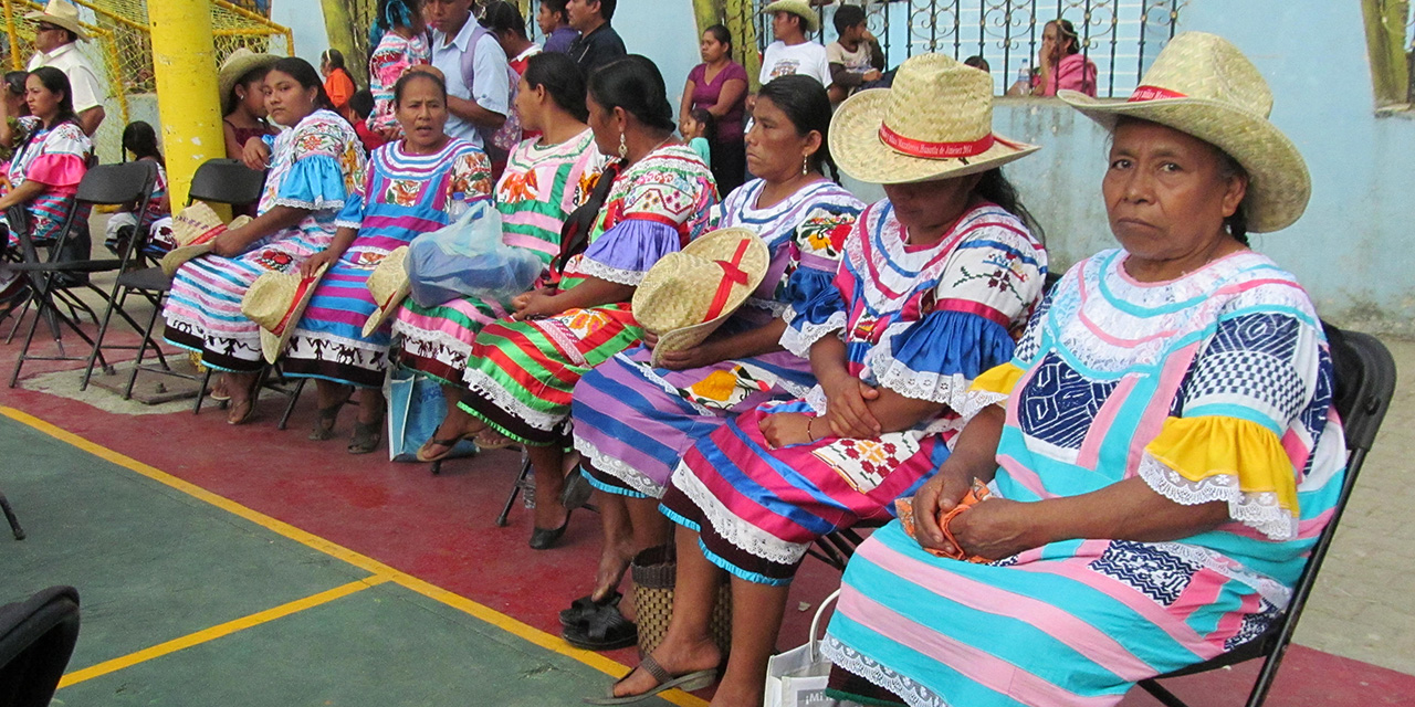 Mujeres de la región Mazateca desconocen las leyes a su favor | El Imparcial de Oaxaca
