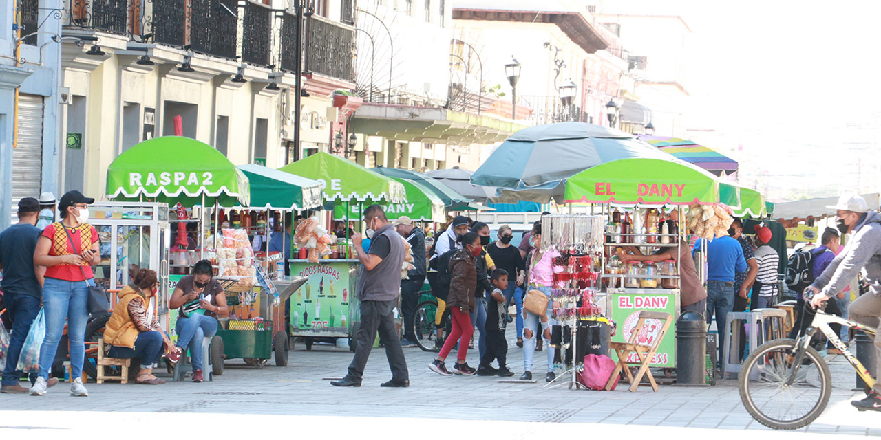 Comerciantes se retiran del zócalo de Oaxaca