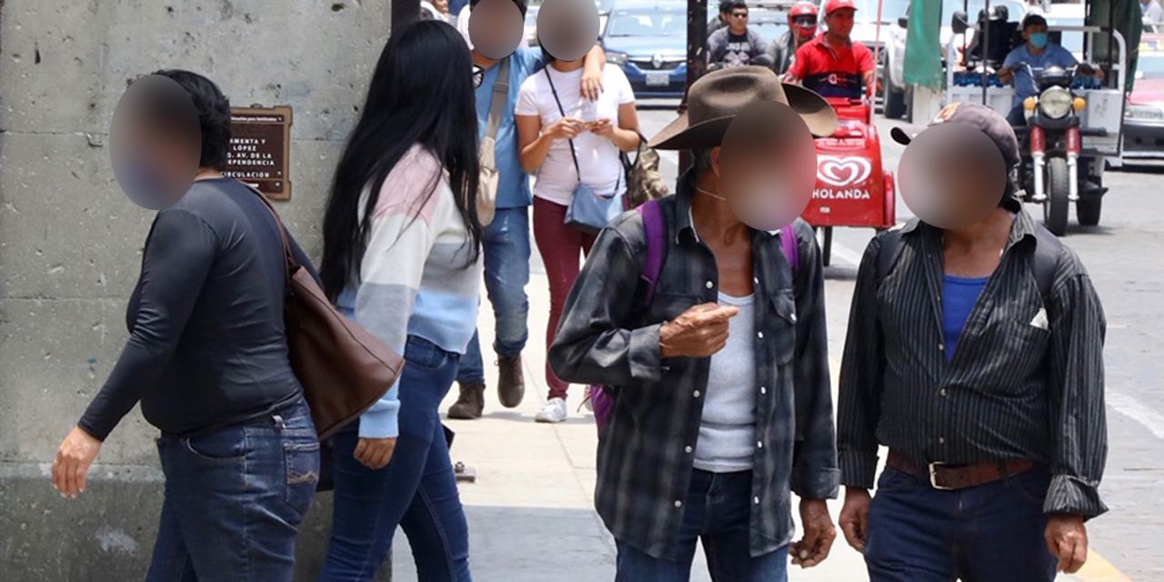 AMLO promete conclusión de 600 caminos rurales de Oaxaca