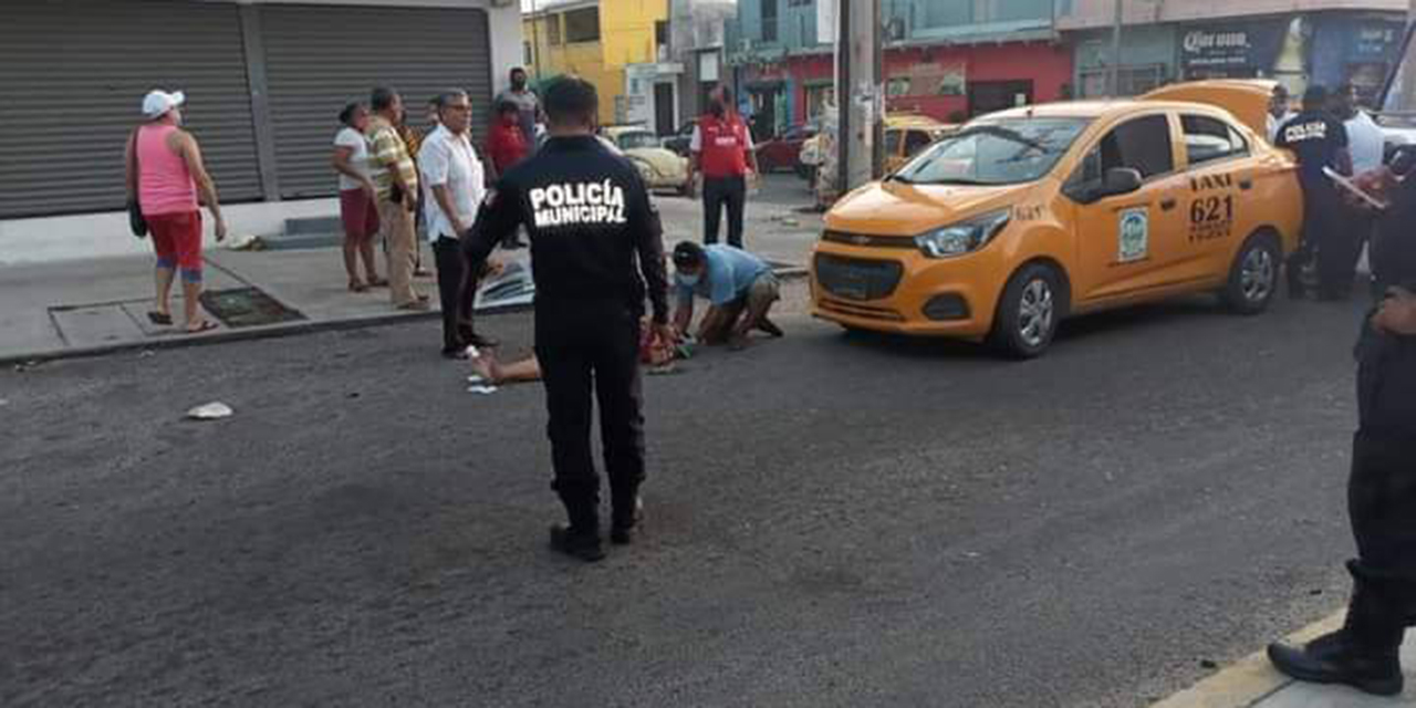 Taxi atropella a mujer en Salina Cruz