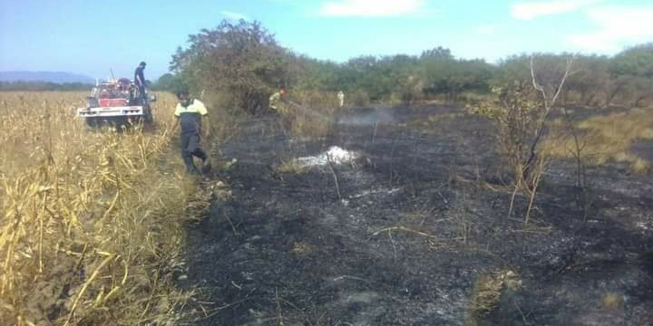 Incendio amenaza gasoductos en Salina Cruz