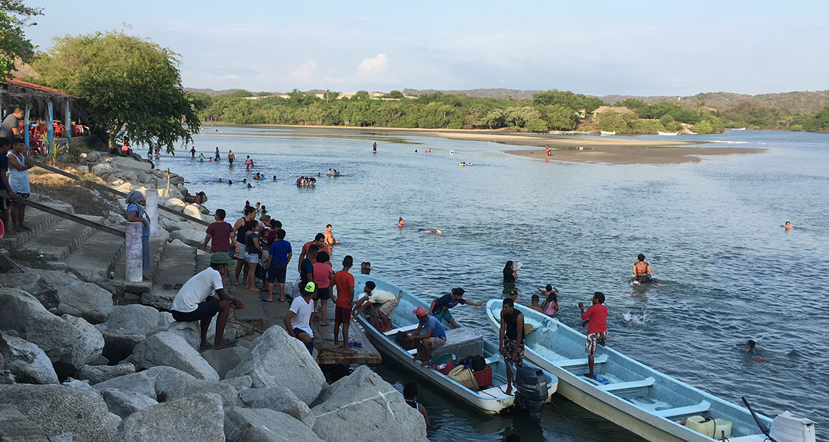 Pese a Covid-19, turistas  visitan playas de Pinotepa Nacional, Oaxaca | El Imparcial de Oaxaca