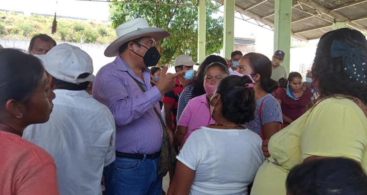 Comuneros de Santa Cruz desconocen a Tito Flores | El Imparcial de Oaxaca