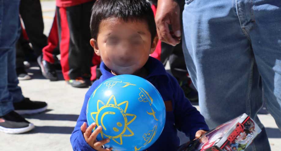Lleva juguetes a niños de pueblos alejados de Oaxaca | El Imparcial de Oaxaca