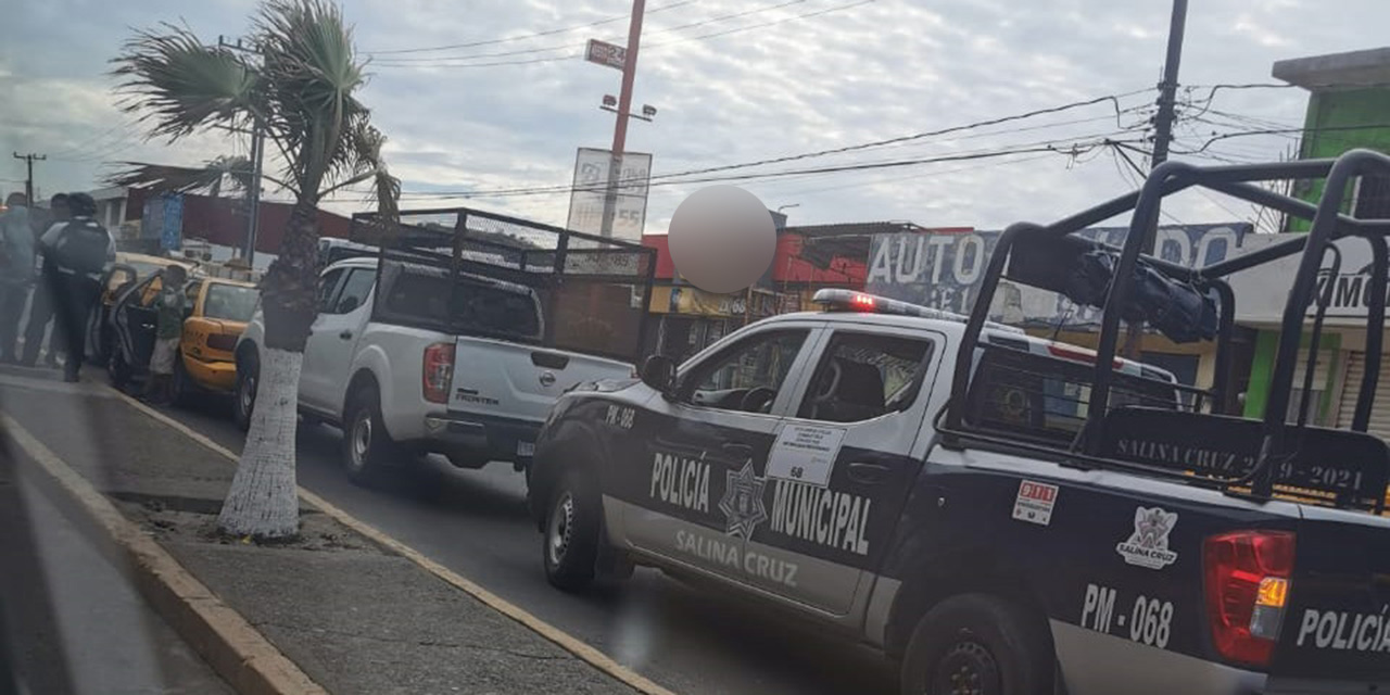 Carambola en Salina Cruz deja cuantiosos daños materiales