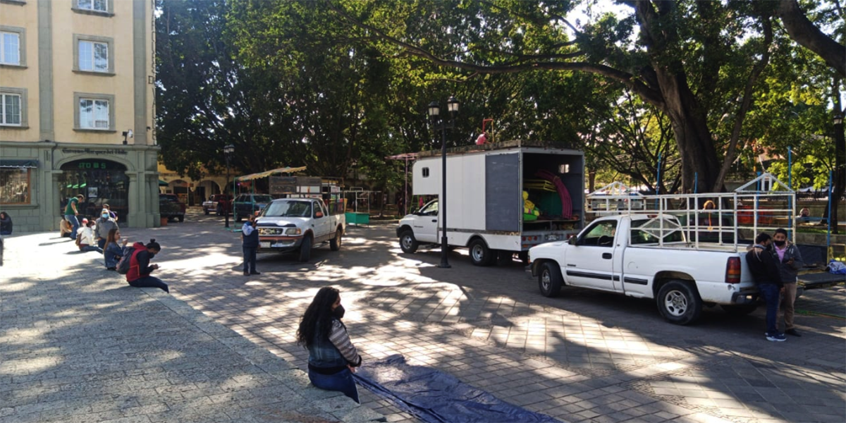 Ambulantes instalan verbena decembrina en el Zócalo
