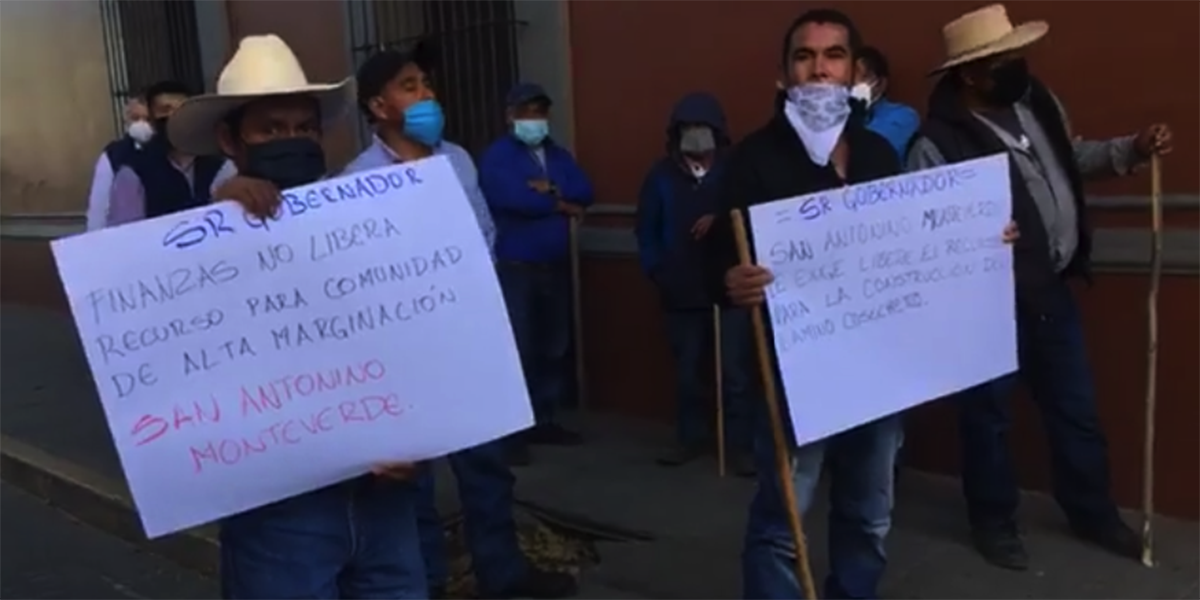 Llega otra manifestación en Casa Oficial | El Imparcial de Oaxaca