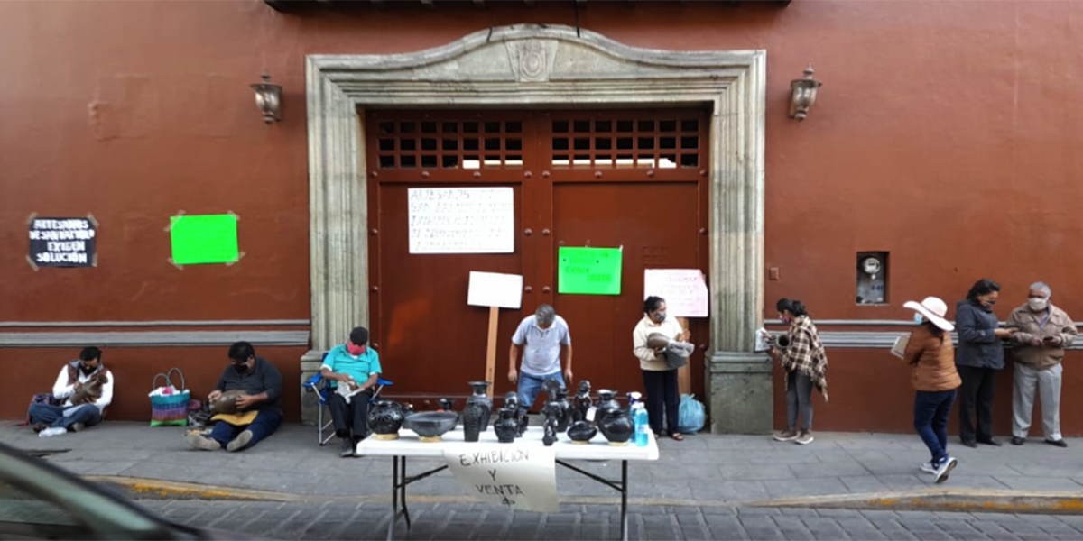 Protestan artesanos de San Bartolo frente a la Casa Oficial | El Imparcial de Oaxaca