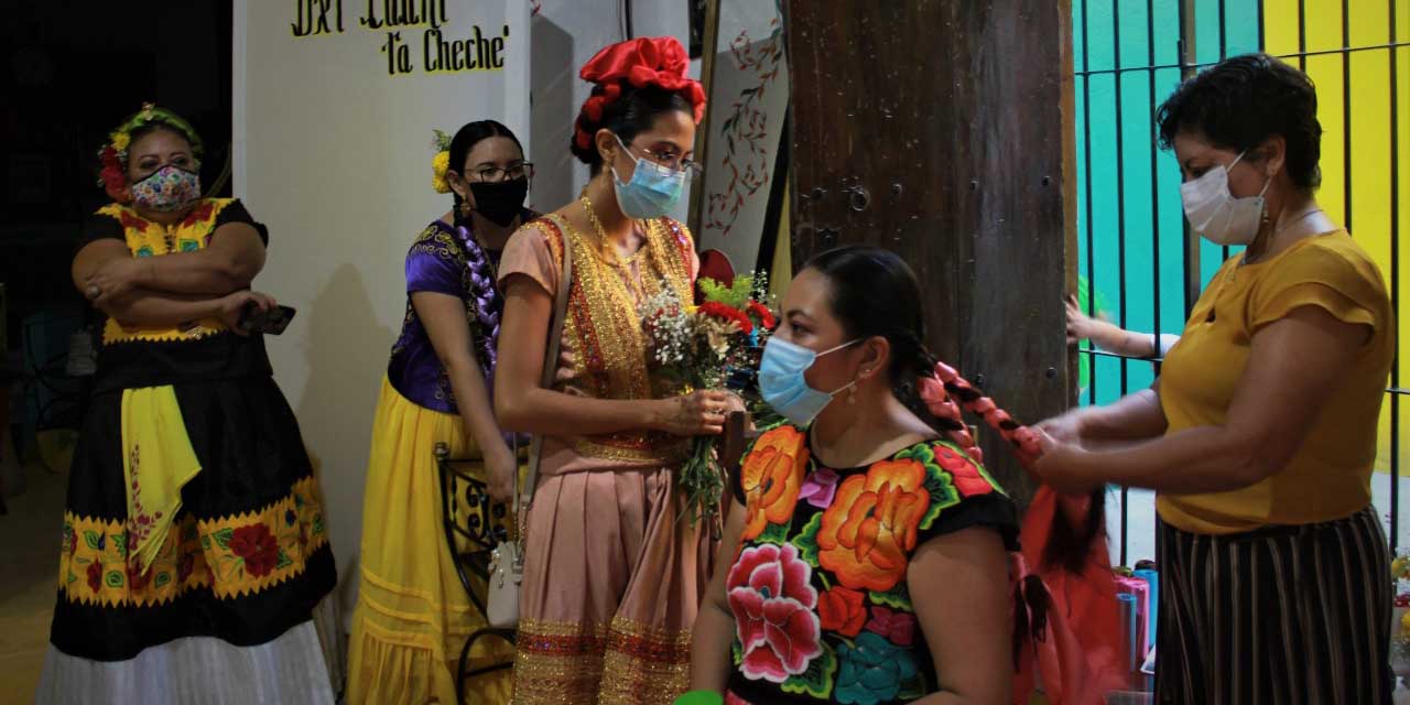 Realizan taller “Peinado de la Mujer Tehuana”