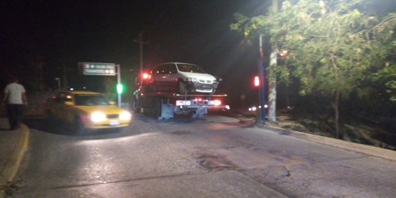 Choca contra poste en camino a la Ventosa, Oaxaca
