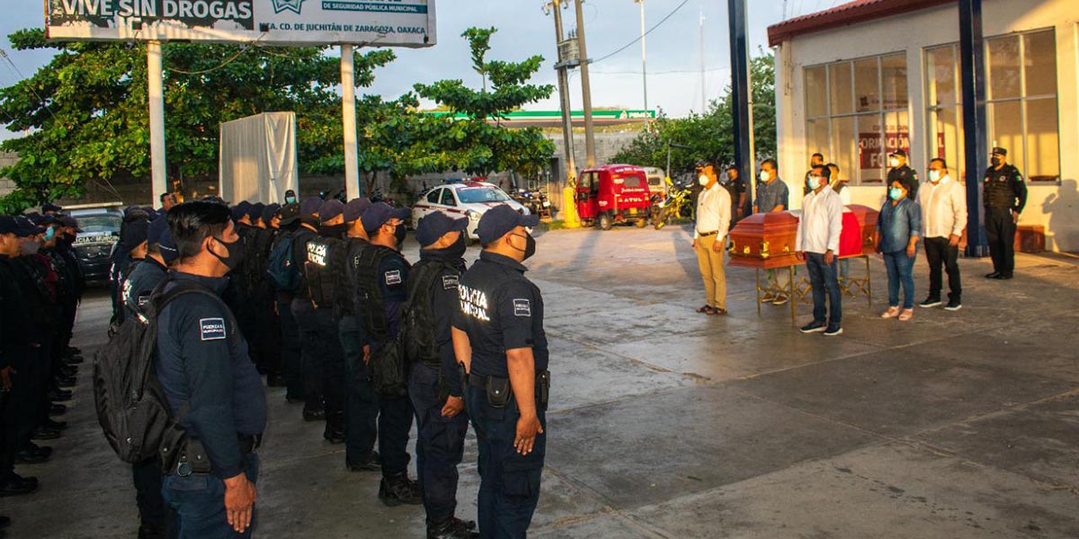 Rinden homenaje a policía de Juchitán abatido en persecución | El Imparcial de Oaxaca
