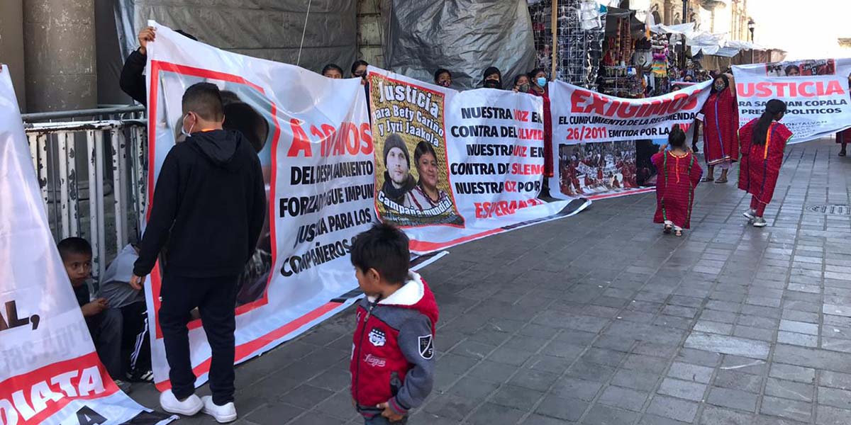 Cumplen desplazados Triquis 10 años de vivir en el zócalo capitalino