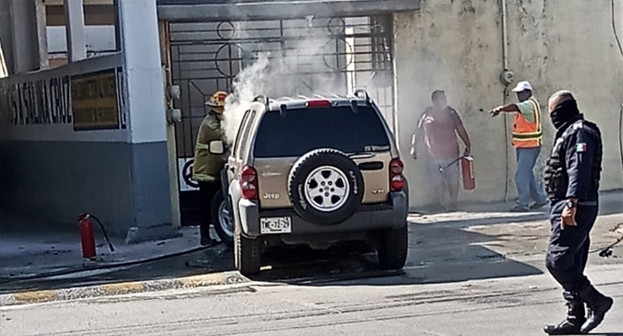 Se incendia Jeep en centro de Salina Cruz, Oaxaca | El Imparcial de Oaxaca
