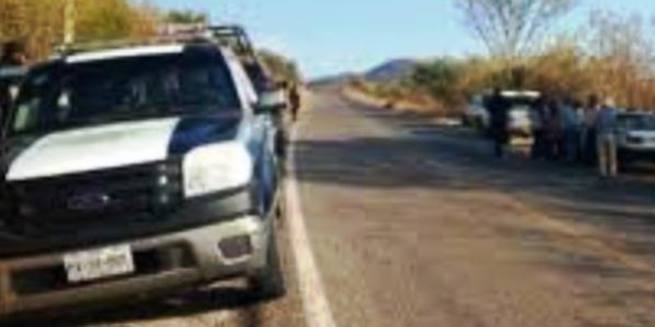 Camioneta cae de un puente en Santa María Calotepec; hay 3 lesionados