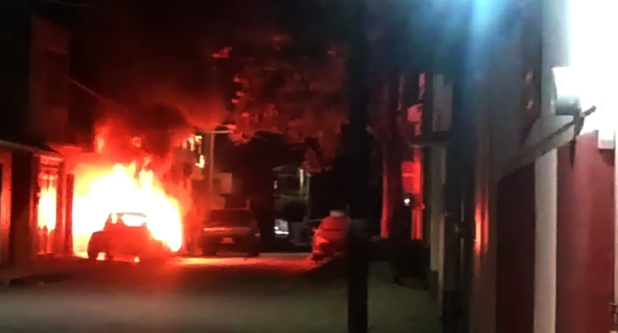 El fuego arrasa con casa y autos | El Imparcial de Oaxaca