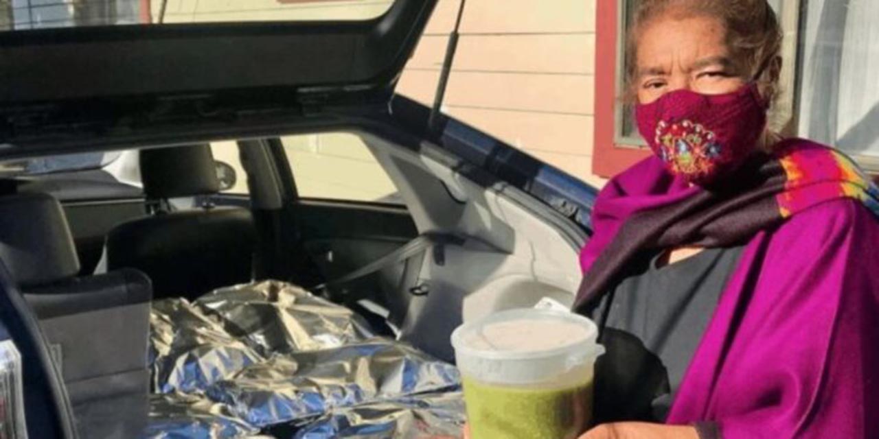 Video: Abuelita agradece con tamales a personal médico que la ayudó a recuperarse de la Covid-19
