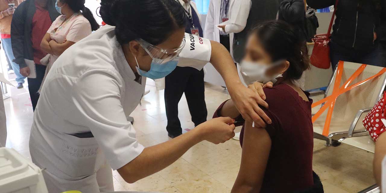 A pesar de vacuna a trabajadores de salud, hay 253 contagios nuevos | El Imparcial de Oaxaca